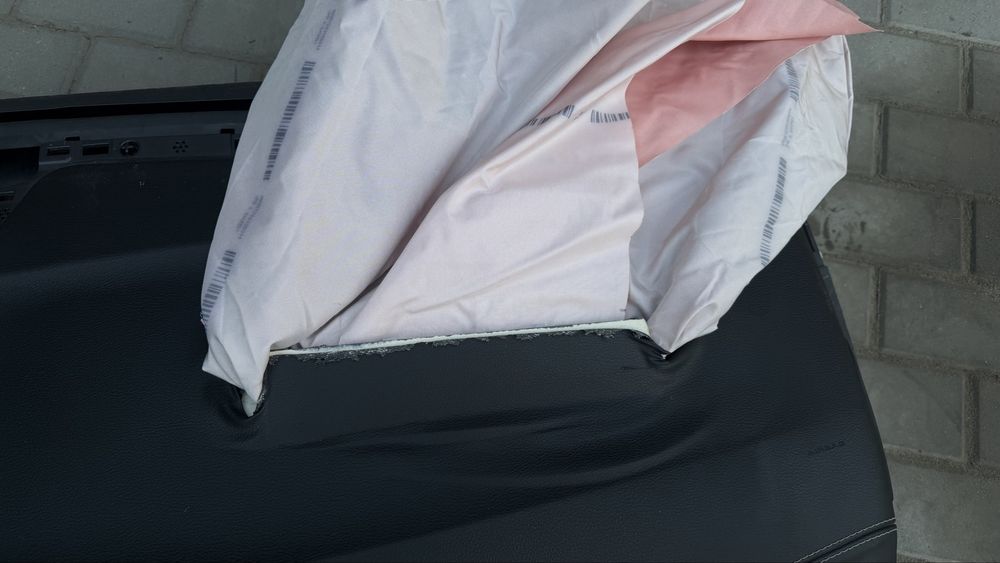 Chrysler Pacifica Deska rozdzielcza kokpit biała nić wystrzelona