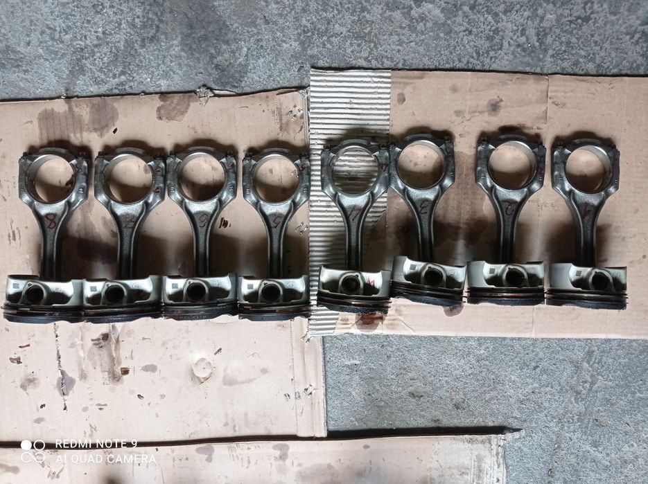 Tłoki z korbowodami silnika 4.4 V8. N63B44C. BMW