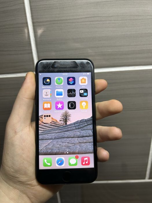 Айфон 7 32 гб чорний + кабель