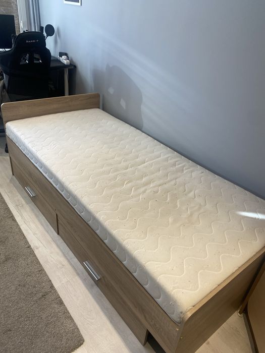 Łóżko jednosobowe