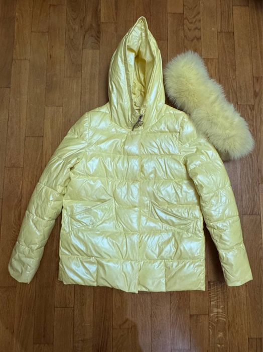 Жіноча жовта куртка