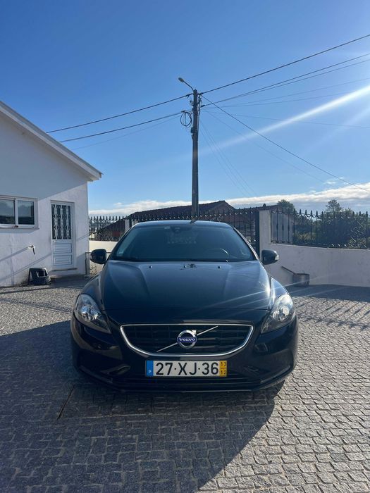 Volvo V40 D2 1.6 115cv | GPS | Bluetooth | Sensores Traseiros | Muito Estimado