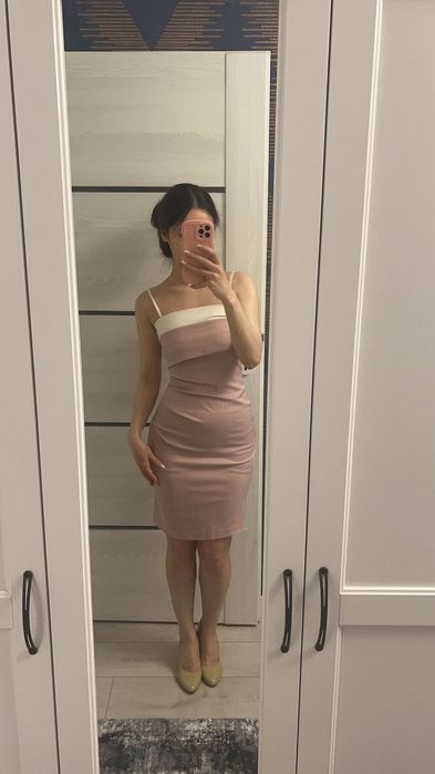 Różowa elegancka sukienka