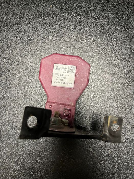 5E0035497 SKODA OCTAVIA IV KOMBI  2022 R WZMACNIACZ ANTENY UCHWYT