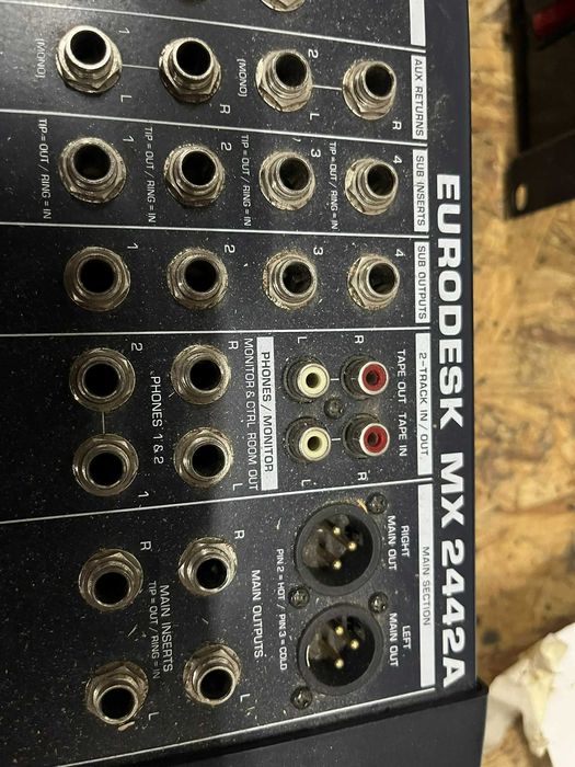 Mesa Behringer Eurodesk MX2442A com fonte de alimentação