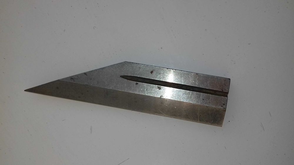 Лекальная линейка, измерительный инструмент