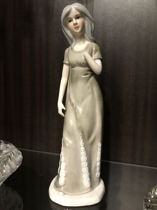 Статуетка фарфор