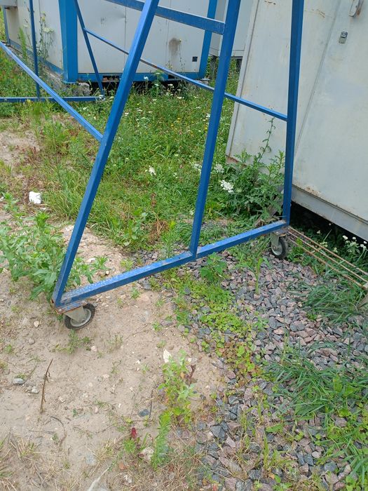 стійку для сушки килимів  висота 2.20,ширина 1.50.