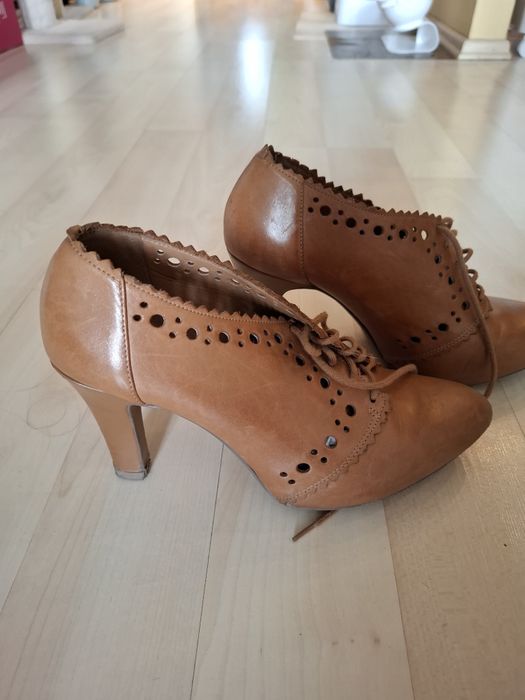 Oddam bardzo wygodne skórzane buty Clark  r 38, stan dobry