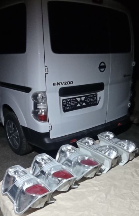 Фанарі задні  Nissan e-NV200 оригінальні, діодні.