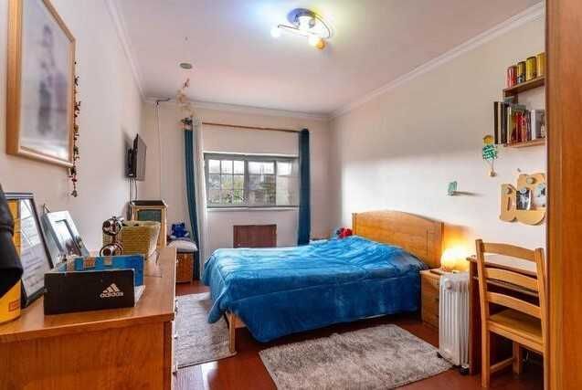 Vende-se Moradia T4 + terreno urbano associado - Alfafar, Penela