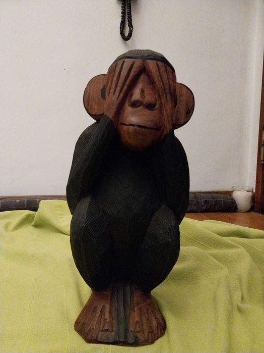 Estatuetas em madeira