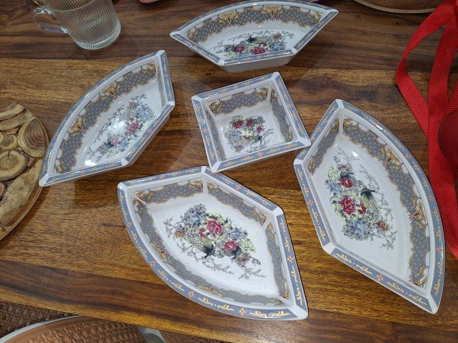 Sprzedam porcelana porcelanowy zestaw ręcznie malowany PRL retro