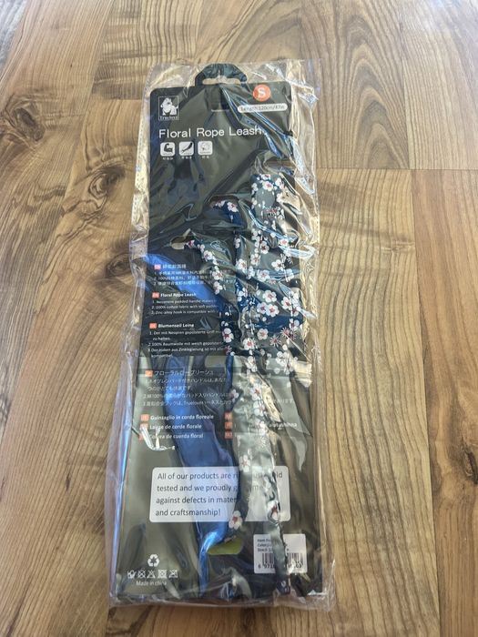 Smycz Truelove S/120  kwiaty karabińczyk