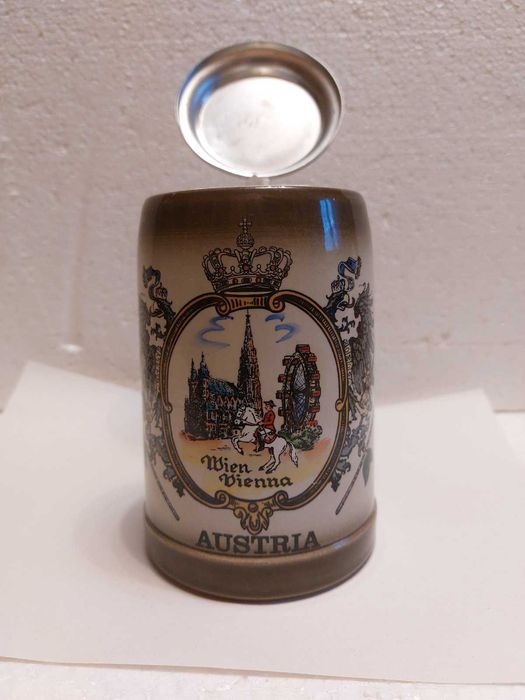 Пивная кружка King Beer Stein Austria с крышкой.