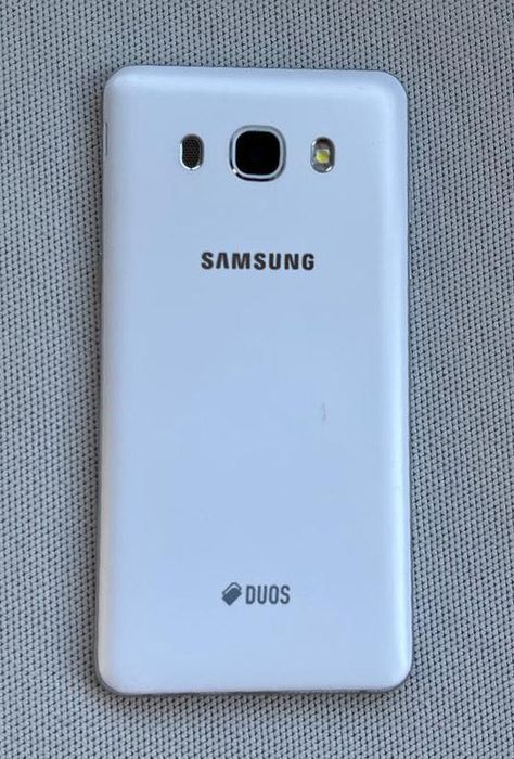 Vendo Samsung Galaxy J5 (2016) Dual SIM em excelente estado, totalmente funcional e desbloqueado para qualquer operadora.