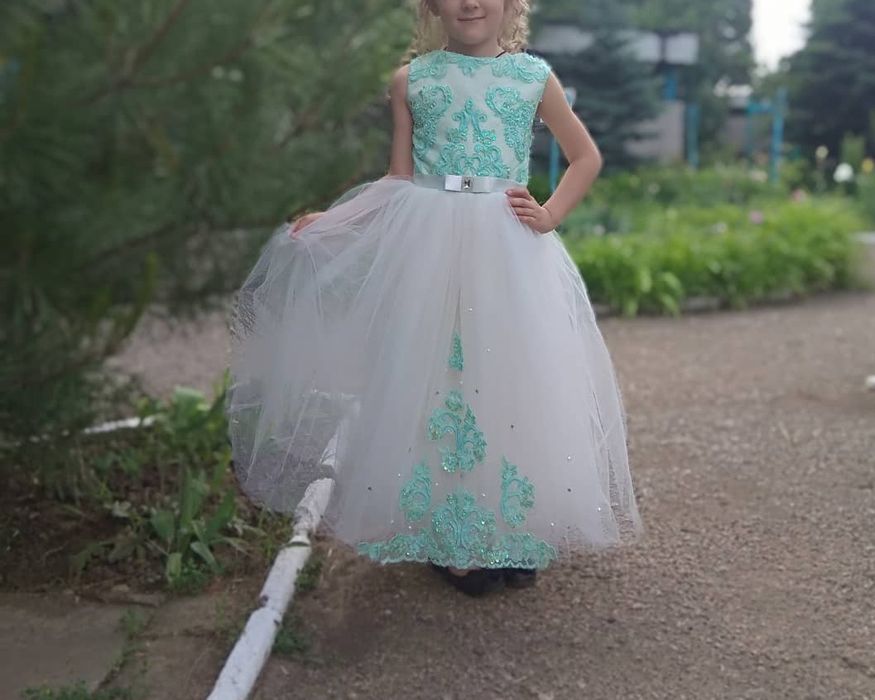 Сукня для дівчинки , пишне плаття