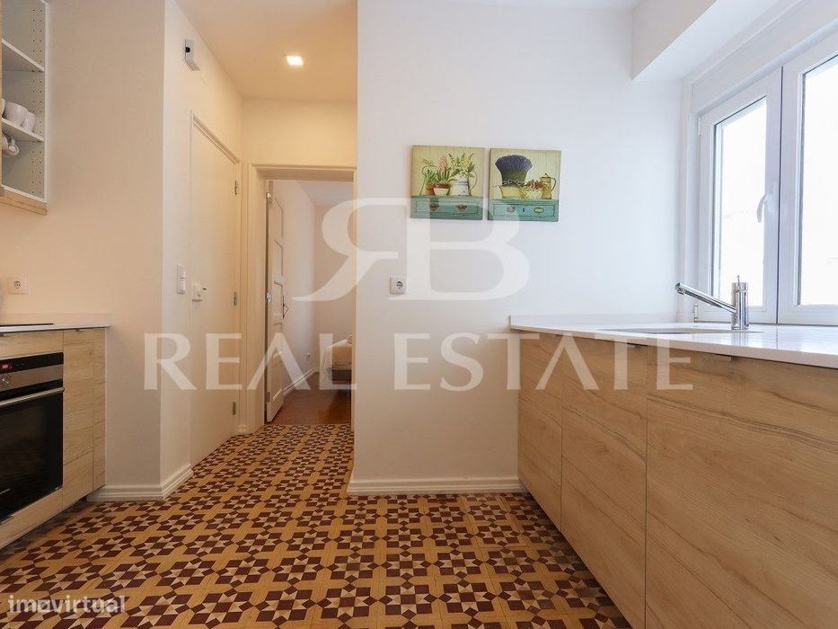 T2 Mobilado, com 2 suites, Varanda e JARDIM privado, na Calçada das...