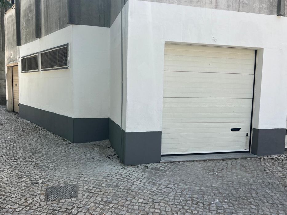 Armazém/ Atividades Comerciais