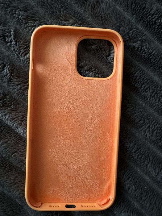 Продам 2 чехла до iphone 13pro max