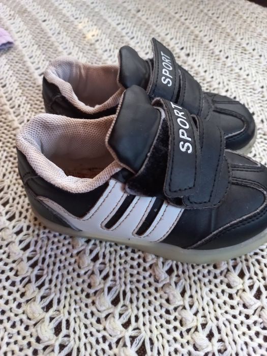 Продам кросівки для хлопчика