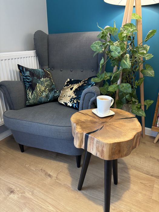 Stolik kawowy z żywicą