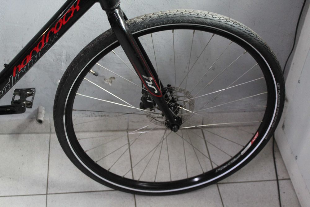 Rower crossowy HardRock, Rama 18,5", Koła 28" Alu, Amor Shimano Deore, Lekki