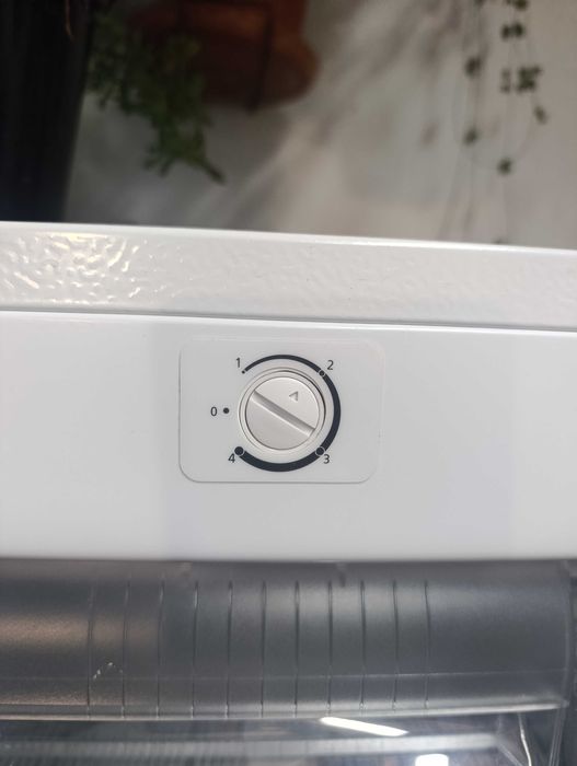 Arca congeladora Vertical Qlive 168 Litros COMO NOVA para desocupar urgente