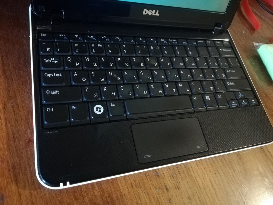Ноутбук dell mini.