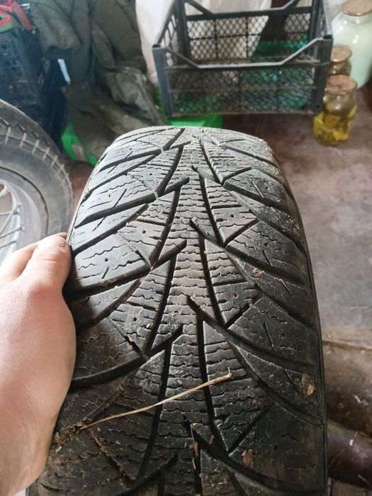 Продам резину с дисками 2 шт 175/65r14 4*98