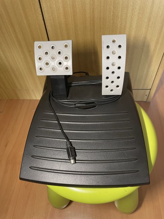 Volante e pedais para Playstation Ferrari