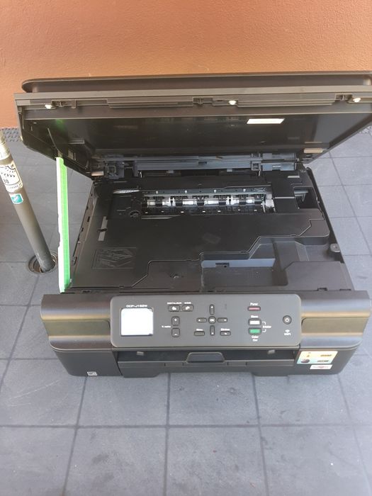 Broher multifunções MFC-J152W  . Muito económica parada a mais de um a