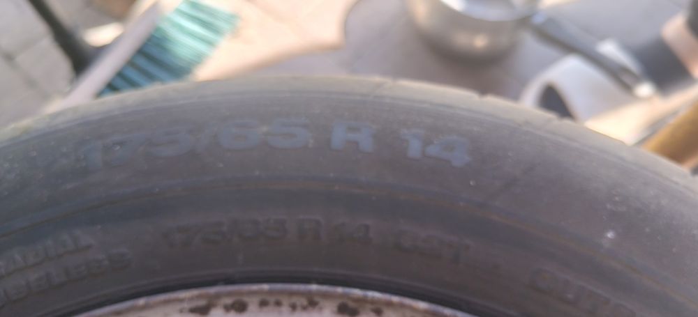 Opony i kołpaki do Toyoty Yaris 1 półka i  dywaniki