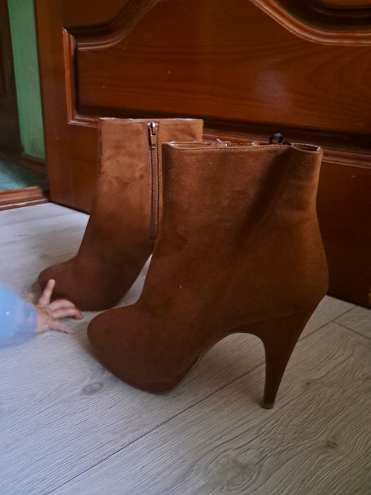 Продам жіночі чоботи.