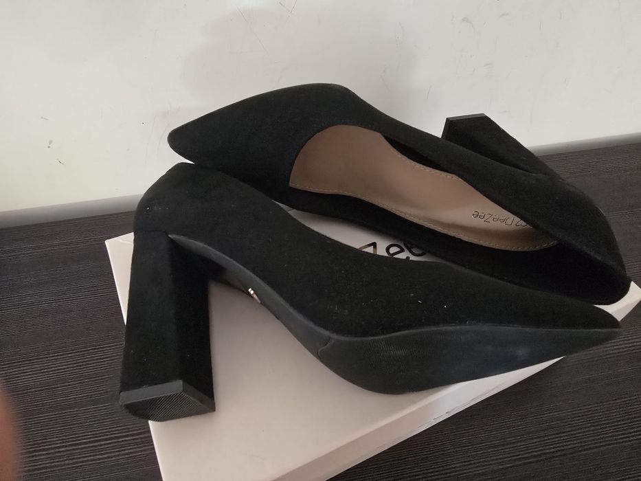 Buty na obcasie DeeZee
