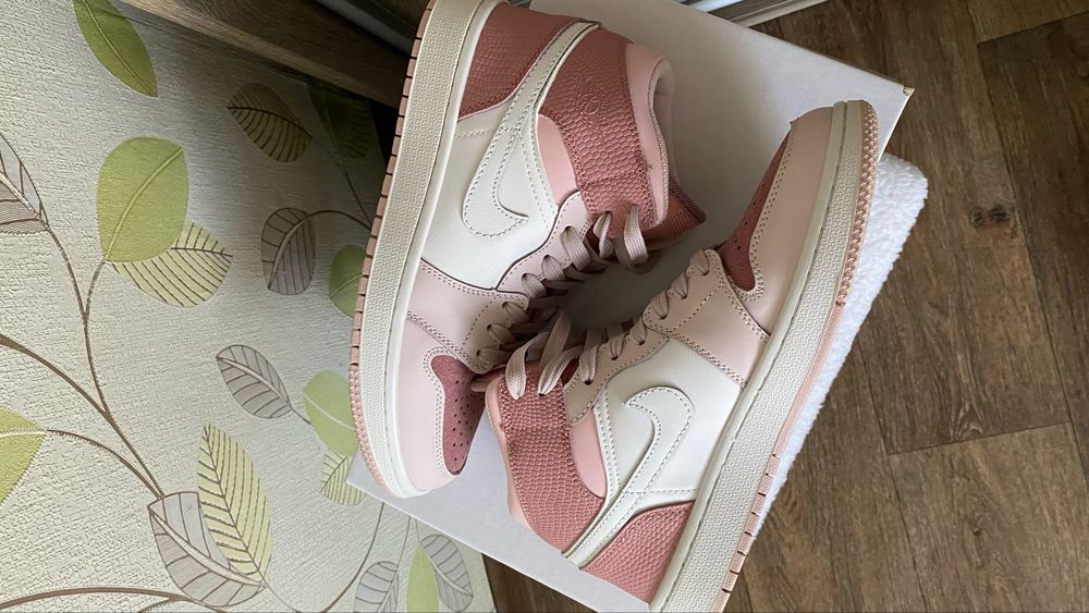 кросівки жіночі Nike 39р.