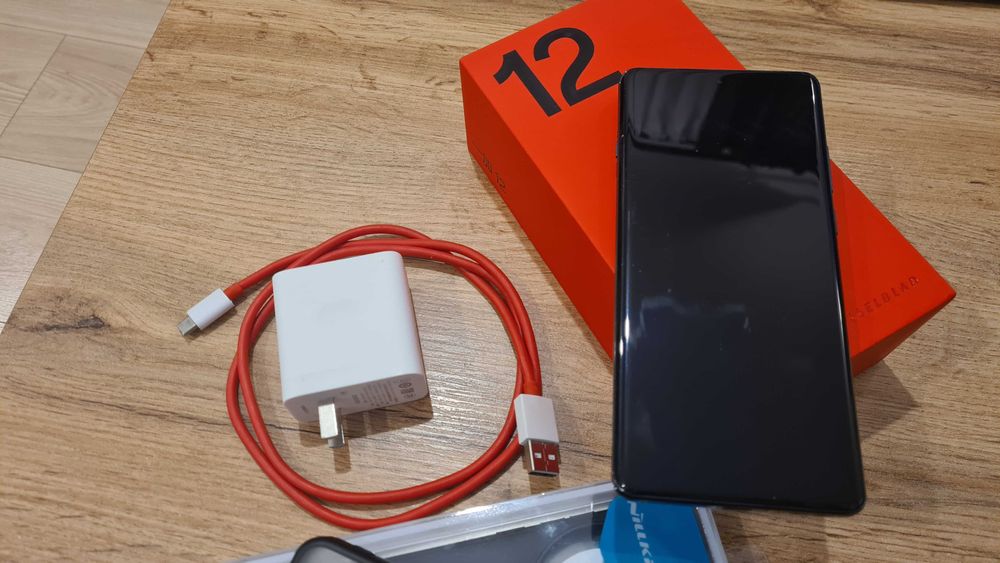 OnePlus 12 12/256 czarny + etui
