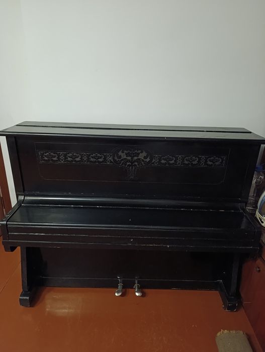Продаю  піаніно!!