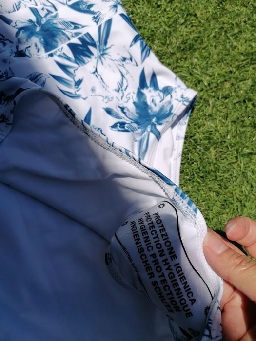 Fato de banho branco e azul