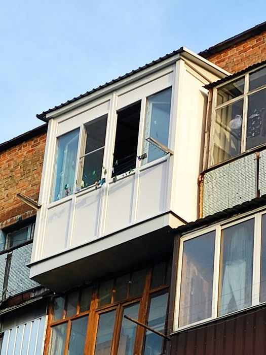 Монтаж вікон дверей балкони під ключ