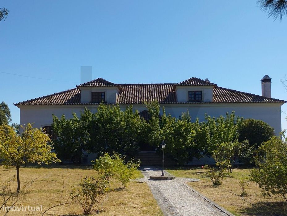 Moradia de Prestígio, Isolada, com Vista Panorâmica sobre o Rio Tejo -