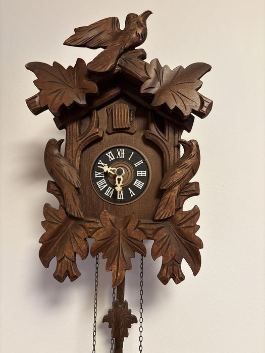 Vendo 2 relógios cuco em caixa de madeira