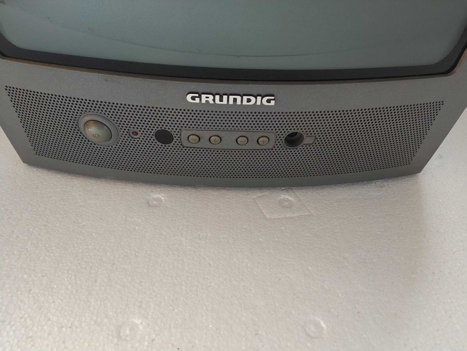TV a cores Grundig P37-830 Text de 37 cm em bom estado