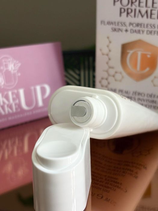 Charlotte Invisible UV Flawless Poreless Primer - baza wygładzająca.