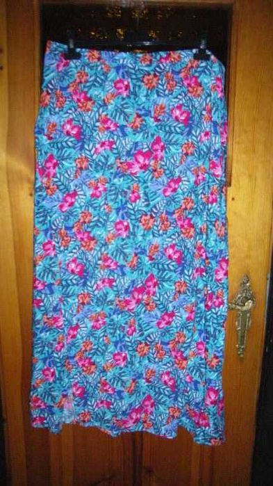 długa nowa spódnica w kwiaty roz.46