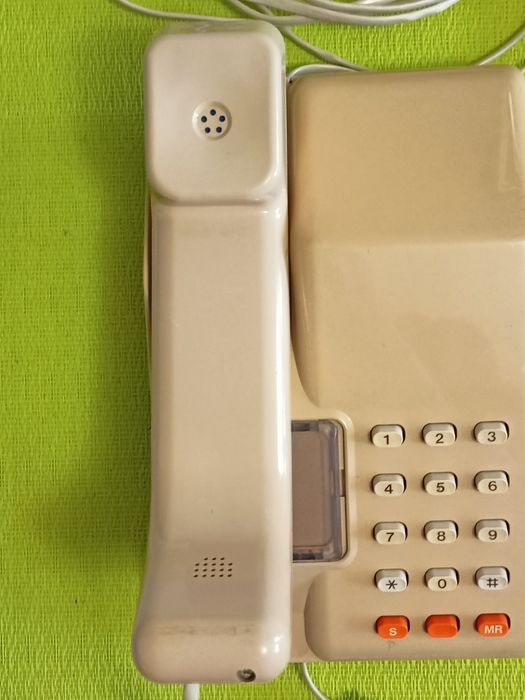 Stary telefon stacjonarny - ELEKTRON
