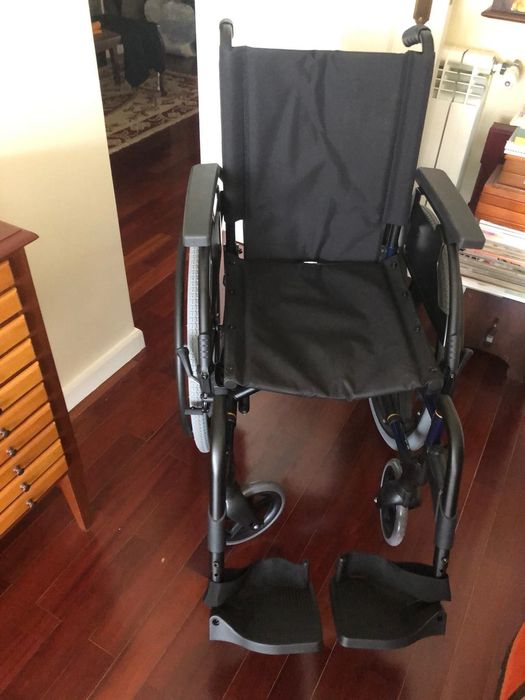 Vendo cadeira de rodas em bom estado