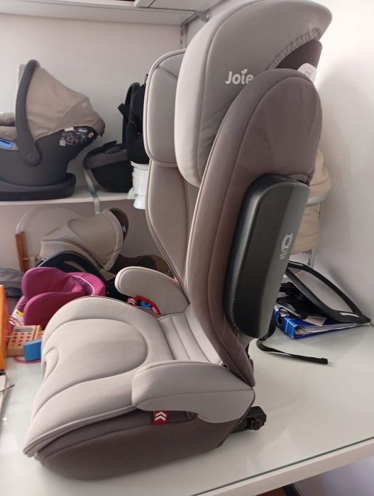 Cadeira auto com isofix da Joie