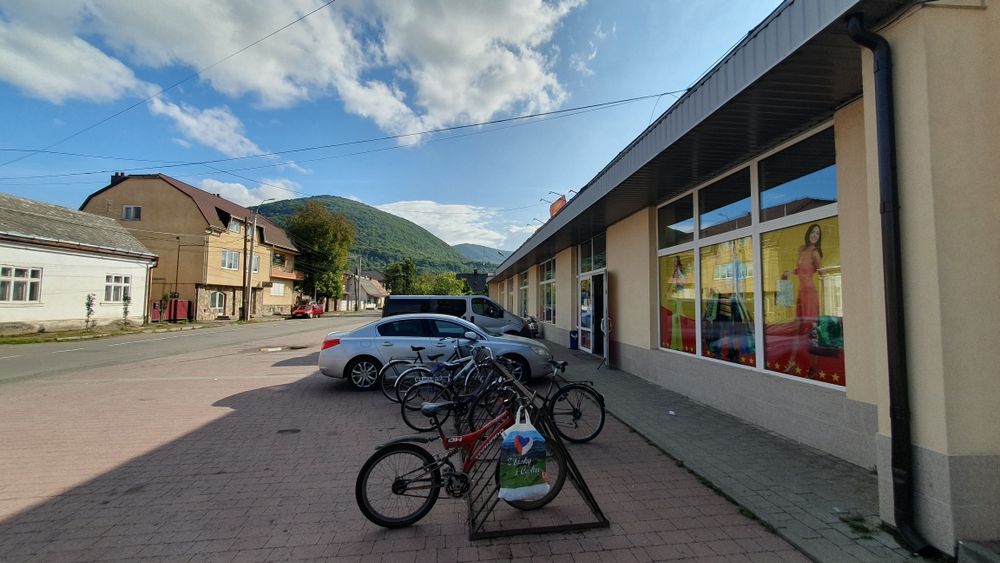 ПРОДАЖ ТОРГОВОГО КОМПЛЕКСУ в самому центрі м. Тячів вул. Шапошнікова