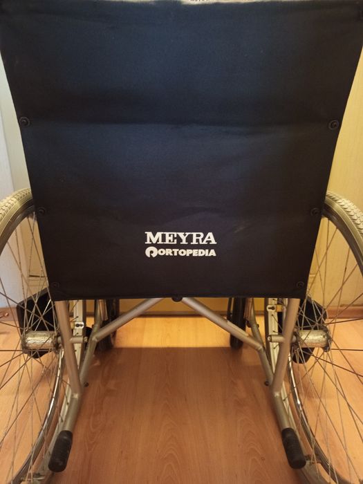 Инвалидная коляска складная  MEYRA [Германия] 44см